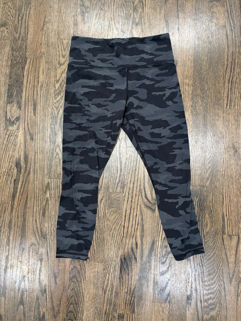 Athleta Elation Camo 7/8 Tight Leggings Size L